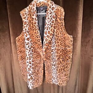 Roaman’s faux fur animal print vest 🔥 New with tags 🔥 32W